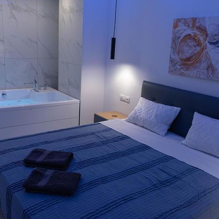 Athens Jacuzzi Apartment Exterior photo